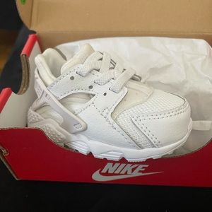 All white huarache 3c BRAND NEW